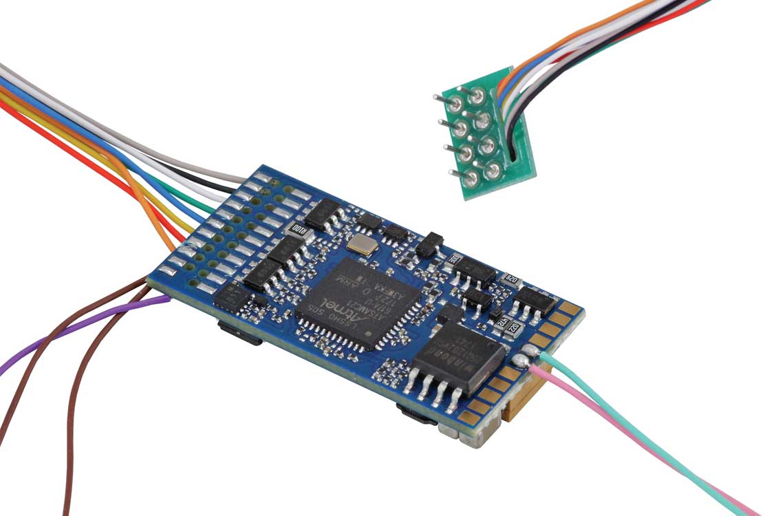 LokSound By ESU LokSound 5 Sound and DCC Control Decoder -- 8-Pin NEM652 Harness Plug, 30 x 15.5mm - 397-58420