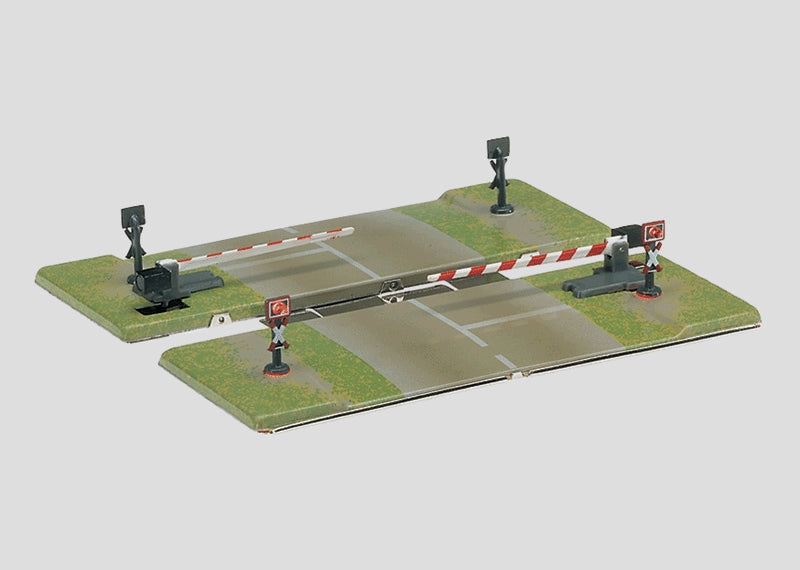 Marklin Automatic Grade Crossing Gate Set w/Half Gates -- 3-3/4 x 1-1/2" 96 x 37mm - 441-8992