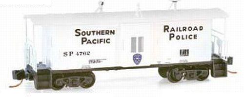 Micro-Trains Bay Window Steel Caboose - Ready to Run -- Southern Pacific #4762 (Railroad Police Scheme; white) - 489-13000070