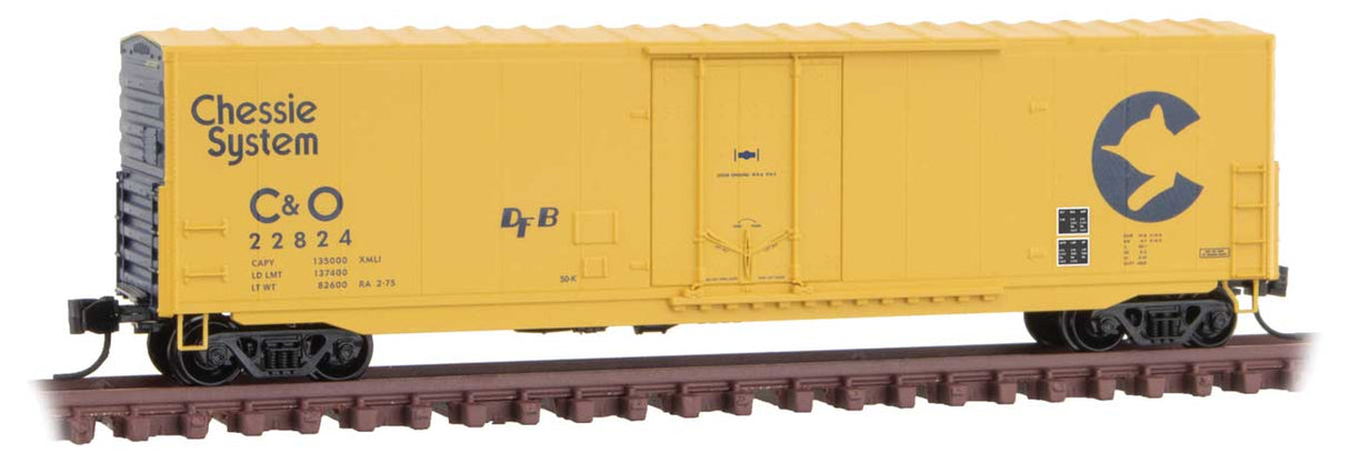 Micro-Trains 50' Boxcar with 8' Plug Door, No Roofwalk, Short Ladders - Ready to Run -- Chessie System B&O 22824 (yellow, blue) - 489-18100200
