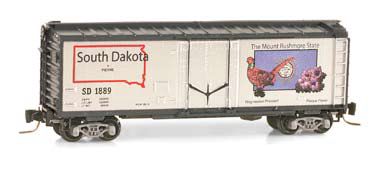 Micro-Trains 50-State Car Series - 40' Plug-Door Boxcar -- South Dakota #1889 (#49 in Series; silver, blue) - 489-50200549
