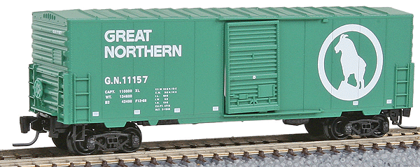 Micro-Trains 40' Single-Door Boxcar No Roofwalk - Ready to Run -- Great Northern #11157 (green, Large Rocky Silhouette Logo) - 489-50300101