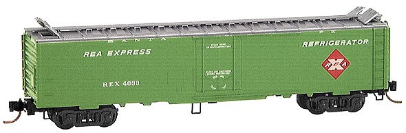 Micro-Trains 52' Steel Reefer w/Plug Door -- Santa Fe/Railway Express Agency markings (Chromate Green) - 489-52030
