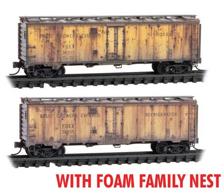Micro-Trains 40' Steel Ice Reefer 2-Pack w/Foam Nest - Ready to Run -- Fruit Growers Express #38915, 38935 (Weathered, yellow, Boxcar Red) - 489-99305014