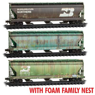 Micro-Trains ACF 3-Bay Center Flow Covered Hopper w/Hatches 3-Pack Foam - Ready to Run -- Burlington Northern #48129, 458640, 481170 (Weathered, Cascade Green, white) - 489-99305033