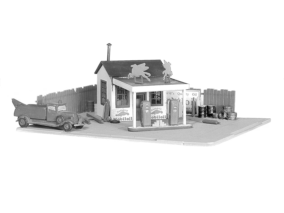 Micro Engineering 65-139 N 1940s Gas Station w/Tow Truck
