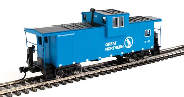 Walthers Mainline International Extended Wide-Vision Caboose - Ready to Run -- Great Northern X-153 - 910-8716
