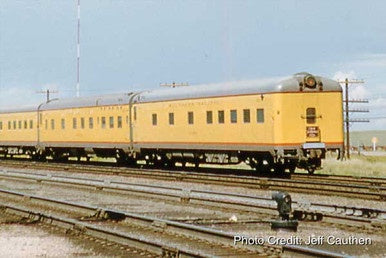 WalthersProto 85' Pullman-Standard 10-6 Sleeper with Blunt End -- Southern Pacific(TM) #9043 (UP yellow, red; silver trucks)