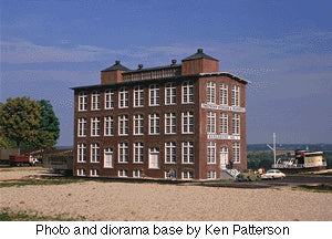 Walthers Cornerstone Front Street Warehouse -- Kit - 6-3/4 x 15-3/8 x 10" 17.1 x 39.1 x 25.4cm - 933-3069