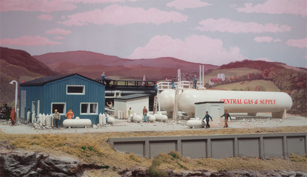 Walthers Cornerstone Central Gas and Supply -- Kit - 933-3213