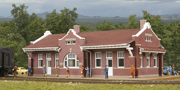 Walthers Cornerstone Santa Fe-Style Brick Depot -- Kit - 6-3/4 x 3-7/8 x 2-1/4" 17.1 x 9.8 x 5.7cm - 933-3803