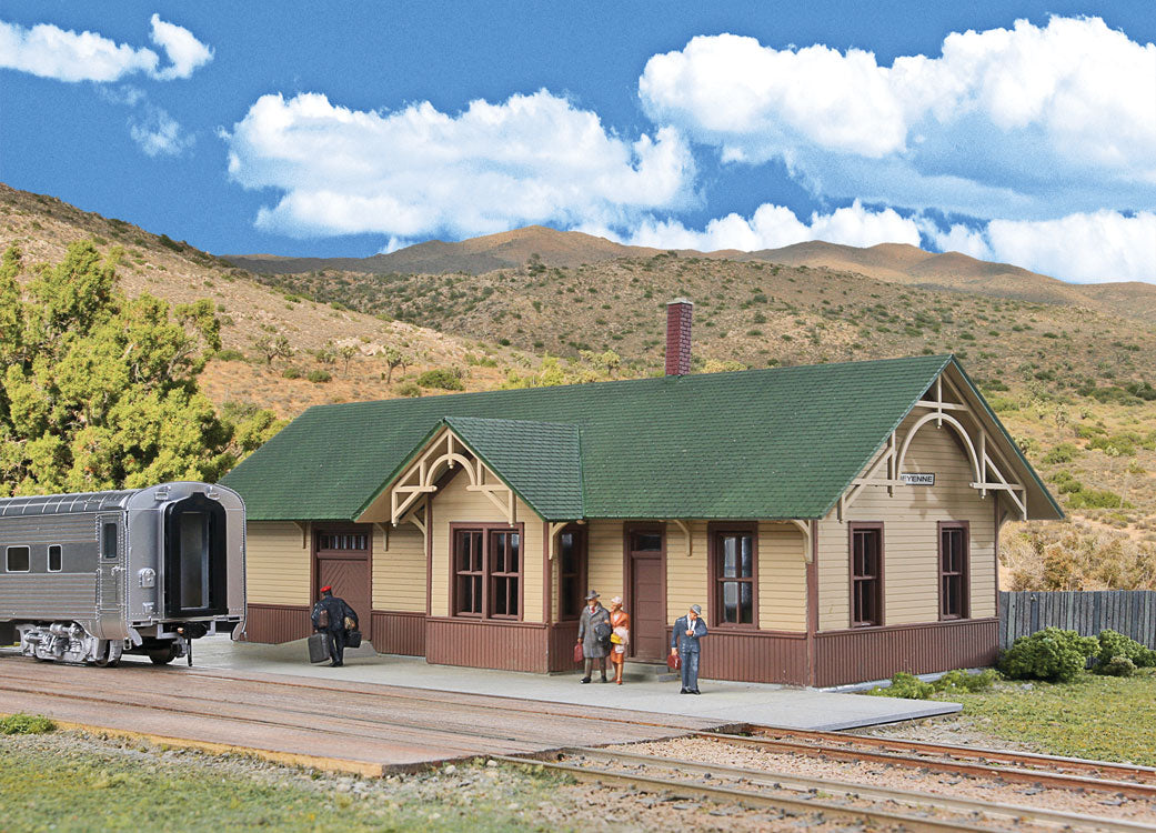 Walthers Cornerstone Union Pacific(R)-Style Depot -- Kit - 11-3/4 x 5-5/8 x 4" 29.8 x 14.2 x 10.1cm - 933-4057