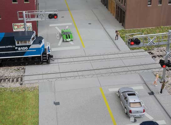 Walthers Cornerstone Modern Concrete Grade Crossing -- Kit - 933-4121