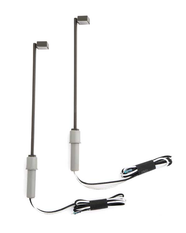Walthers SceneMaster LED HO Streetlight 2-Pack -- Single Square Modern Parking Lot Style