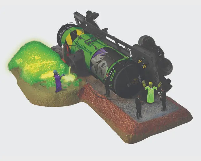 Lionel 2529050 Tank Car Accident Scene -- Area 51 Tank Car on Side and Spilled Load