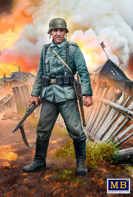 1/35 German Military Man w/Weapon & Ammunition