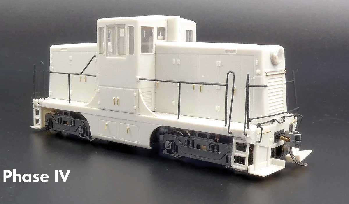 Rapido HO GE 44-Tonner Phase IVa - Sound and DCC -- Undecorated