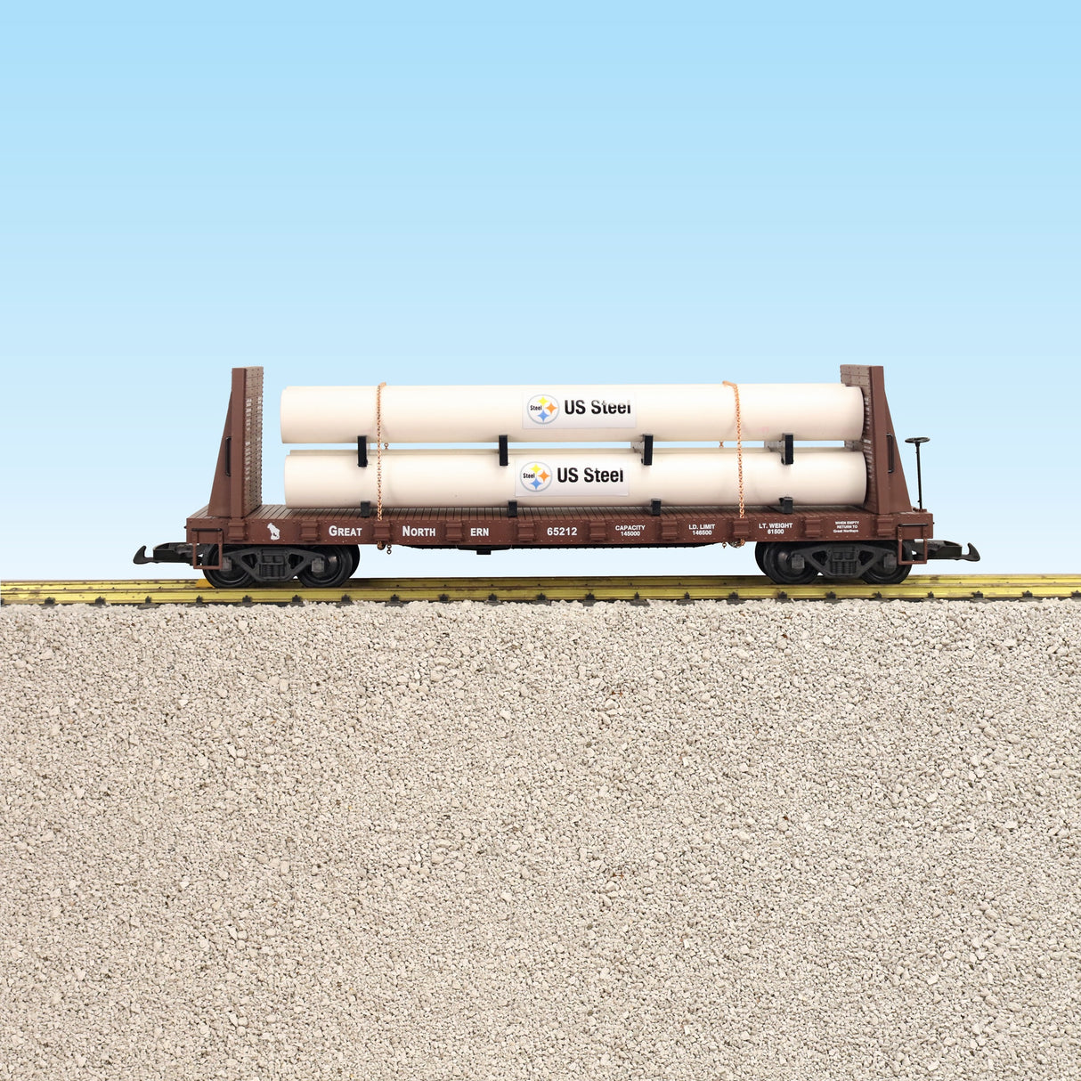 USA Trains GREAT NORTHERN PIPE LOAD FLATCAR #65212 BC RED