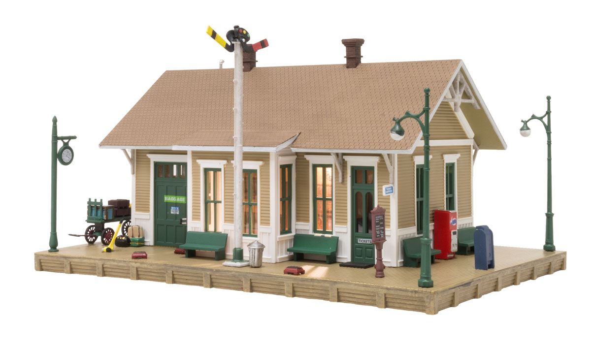 Woodland Scenics N Scale: Dansbury Depot - Built & Ready Landmark Structures(R) -- Assembled - 4-1/16 x 2-13/16" 10.3 x 7.1cm - WOOBR4928