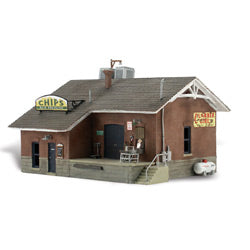 Woodland Scenics HO Scale: Chip's Ice House - Built-&-Ready Landmark Structures(R) -- Assembled - 6-3/8 x 4-11/16" 16.2 x 11.9cm - WOOBR5028