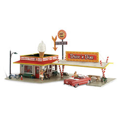 Woodland Scenics HO Scale: Drive n' Dine - Built-&-Ready Landmark Structures(R) -- Assembled - 7-3/4 x 5-1/4" 19.7 x 13.3cm - WOOBR5029