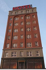 Branchline Trains Trackside Hotel Backdrop - Laser-Art Kit - 181-201