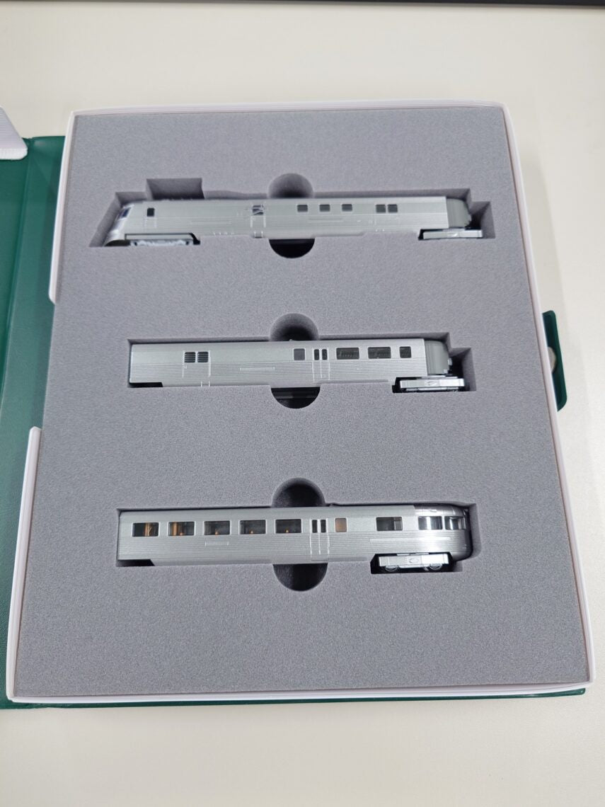 Kato 106-101-DCC-1 N Pioneer Zephyr CB&Q DCC Installed w/lights 3-Car Set