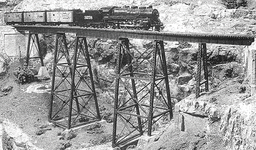 Micro Engineering 75-517 HOn3 Tall Steel Viaduct Kit -- 210' Long, Includes Track