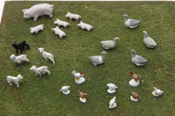 JL Innovative HO FARMYARD SMALL ANIMAL DETAIL SET (24) - 361-338