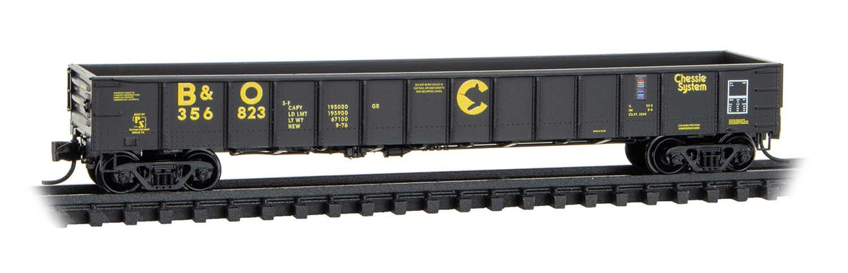 Micro-Trains 105 00 790 N 50' Steel Side 14-Panel Fixed-End Straight-Side Gondola - Ready to Run -- Chessie System B&O #356823 (black, yellow)