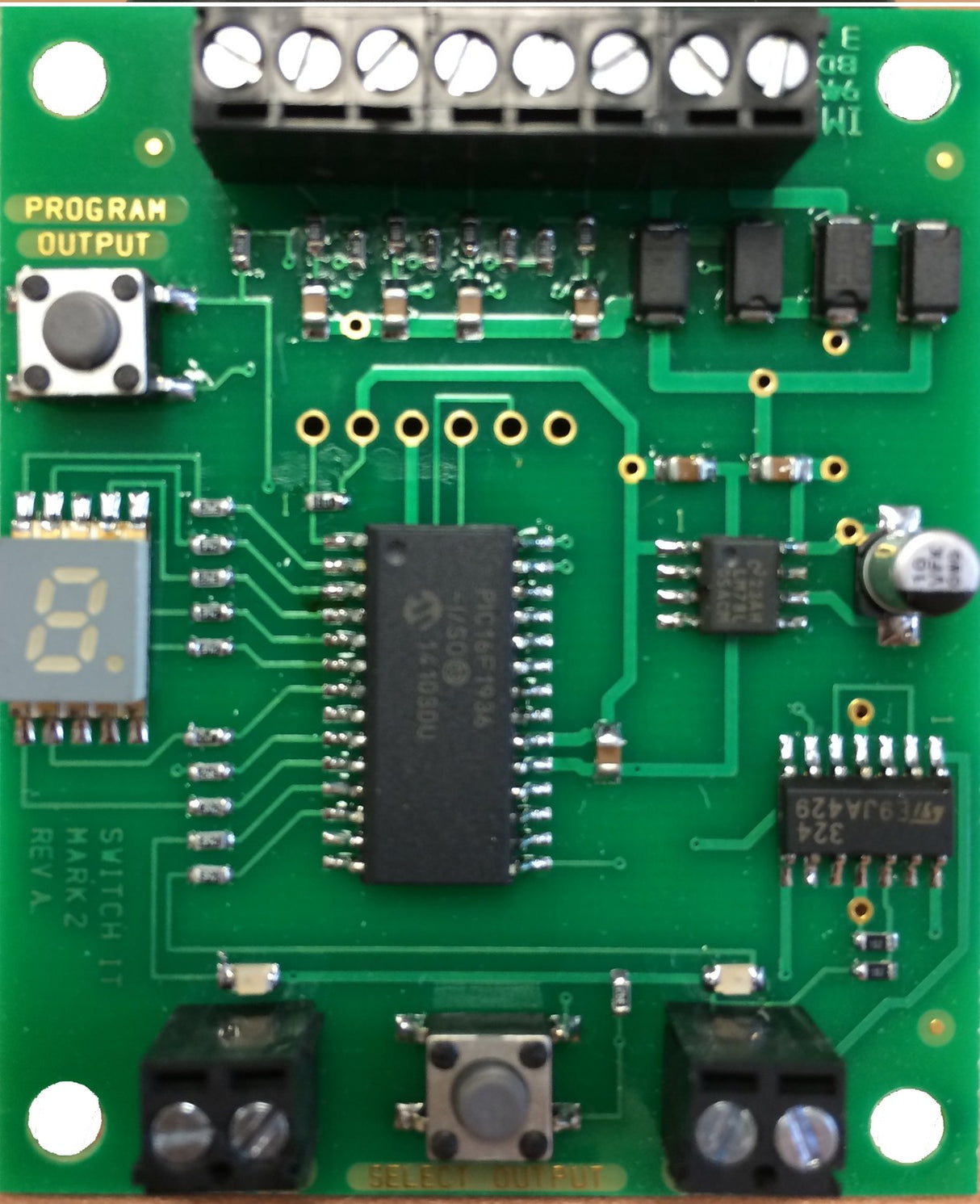 NCE Switch-it MK2 -- Controls 2 Tortoise Switch Machines (Jumperless Programming, On-Board Display) - NCE 5240154