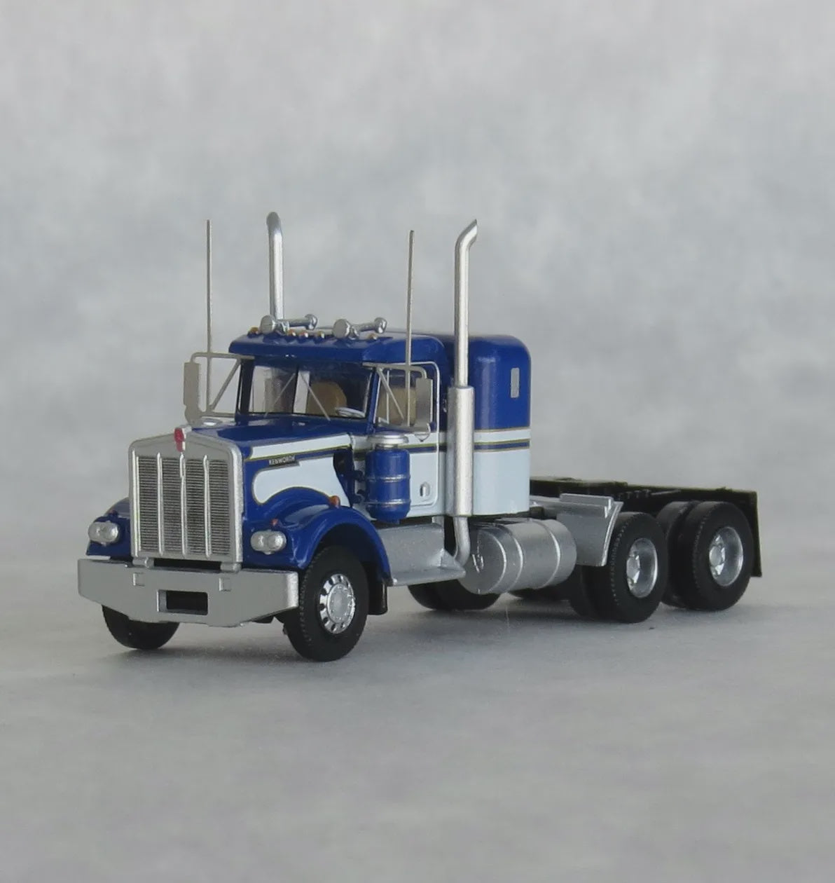 Trainworx N 1970s Kenworth W900 Seminole Tractor w/36" Sleeper Cab - Assembled -- Blue, White
