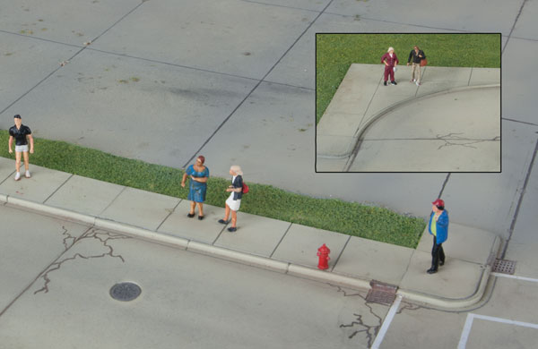 Walthers Cornerstone Concrete Curbs and Sidewalks -- Kit pkg(28) - 933-3187