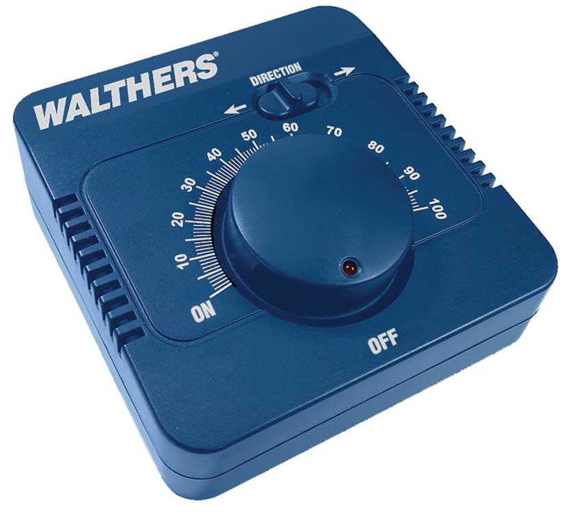 Walthers DC Train Control -- 2 Amps, Up to 24 Volt-Amphere, 16-Volt Accessory Output - 942-4000