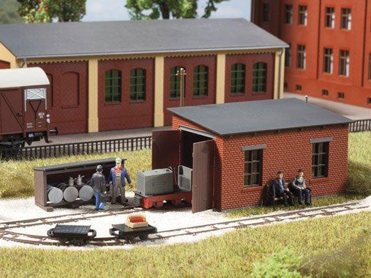 Walthers SceneMaster LIGHT RAIL ENGINE HOUSE &amp; REFUELING FACILITY - 949-3014