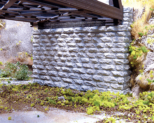 Chooch N Double-Track Cut Stone Bridge Abutment - pkg(2)