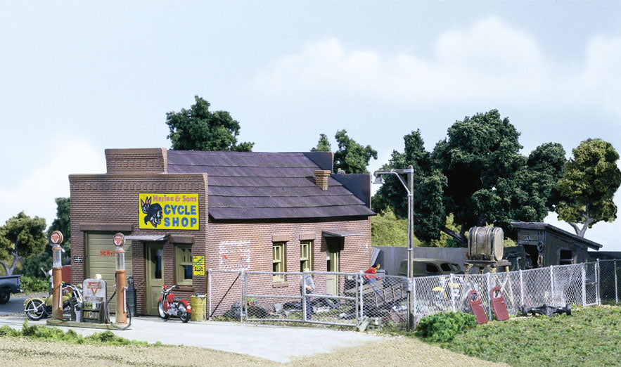 Design Preservation Models  HO KIT DPM Gold Harlee & Sons Cycle Shop - WOO40600