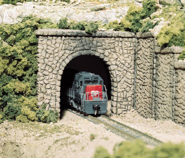 Woodland Scenics N Single Tunnel Portal, Random Stone (2) - WOOC1155