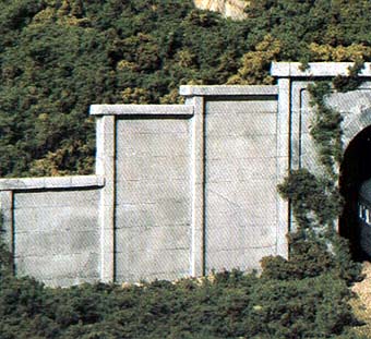 Woodland Scenics HO Retaining Wall, Concrete (3) - WOOC1258