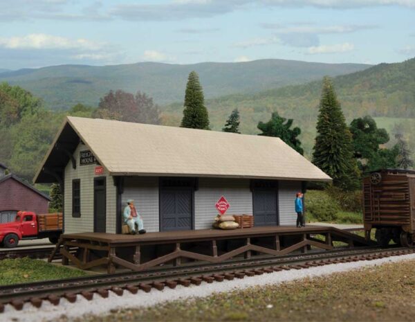 Walthers Cornerstone  N-Scale Golden Valley Freight House -- Kit